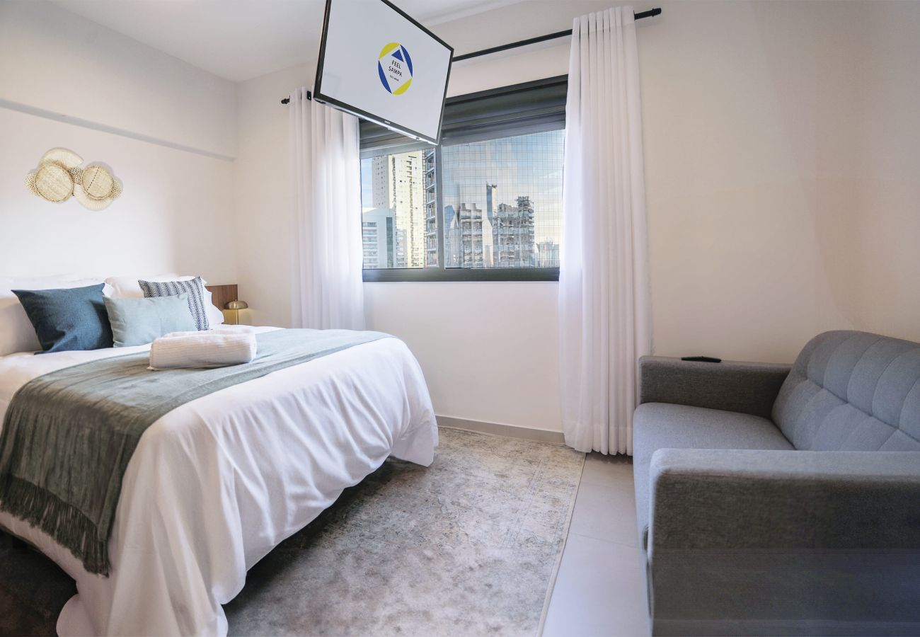 Corporate studio in Vila Olímpia, São Paulo, with Feel Sampa